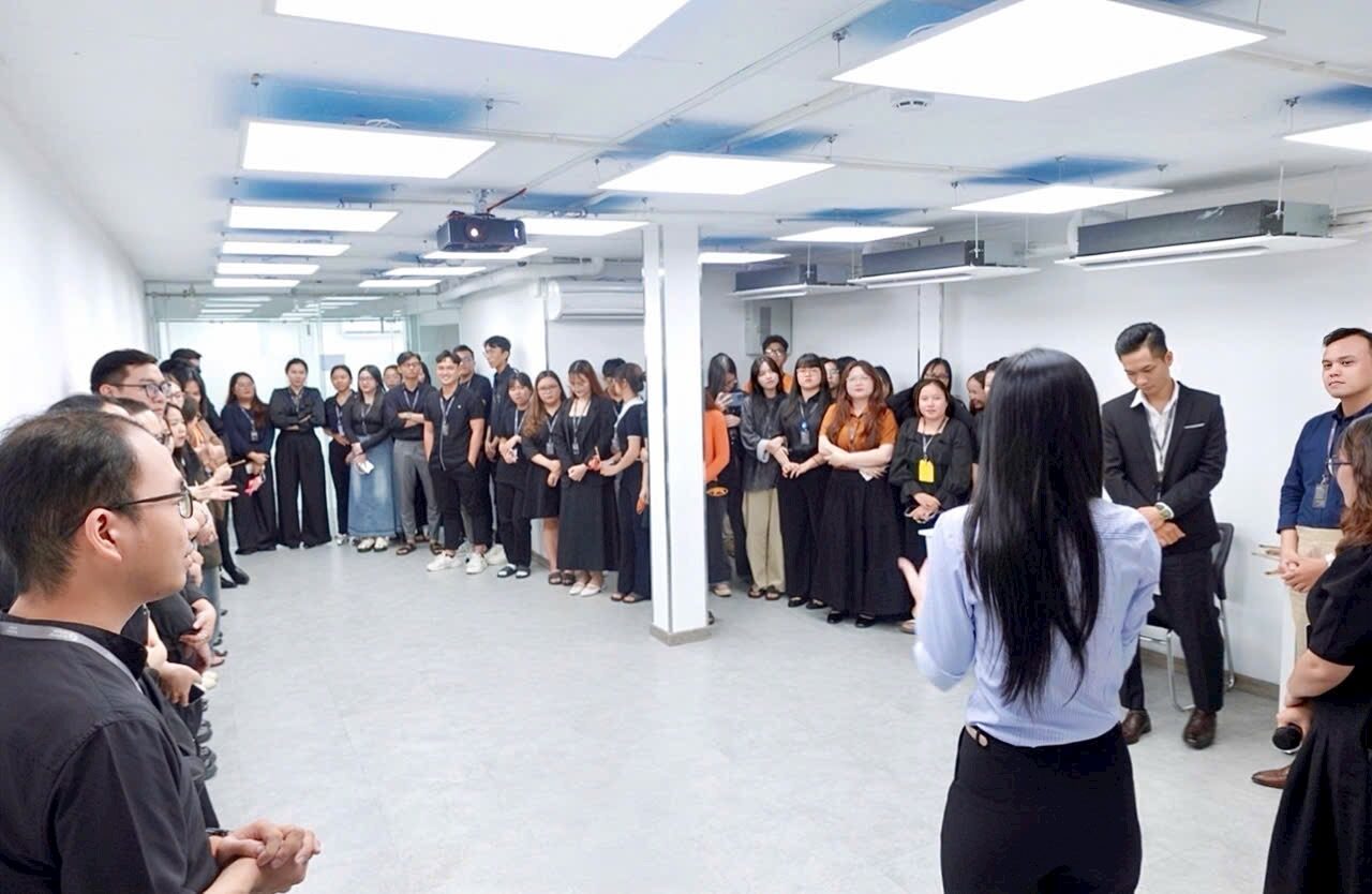 Buổi đào tạo giọng nói trực tiếp cho một tập thể tại Voice Space