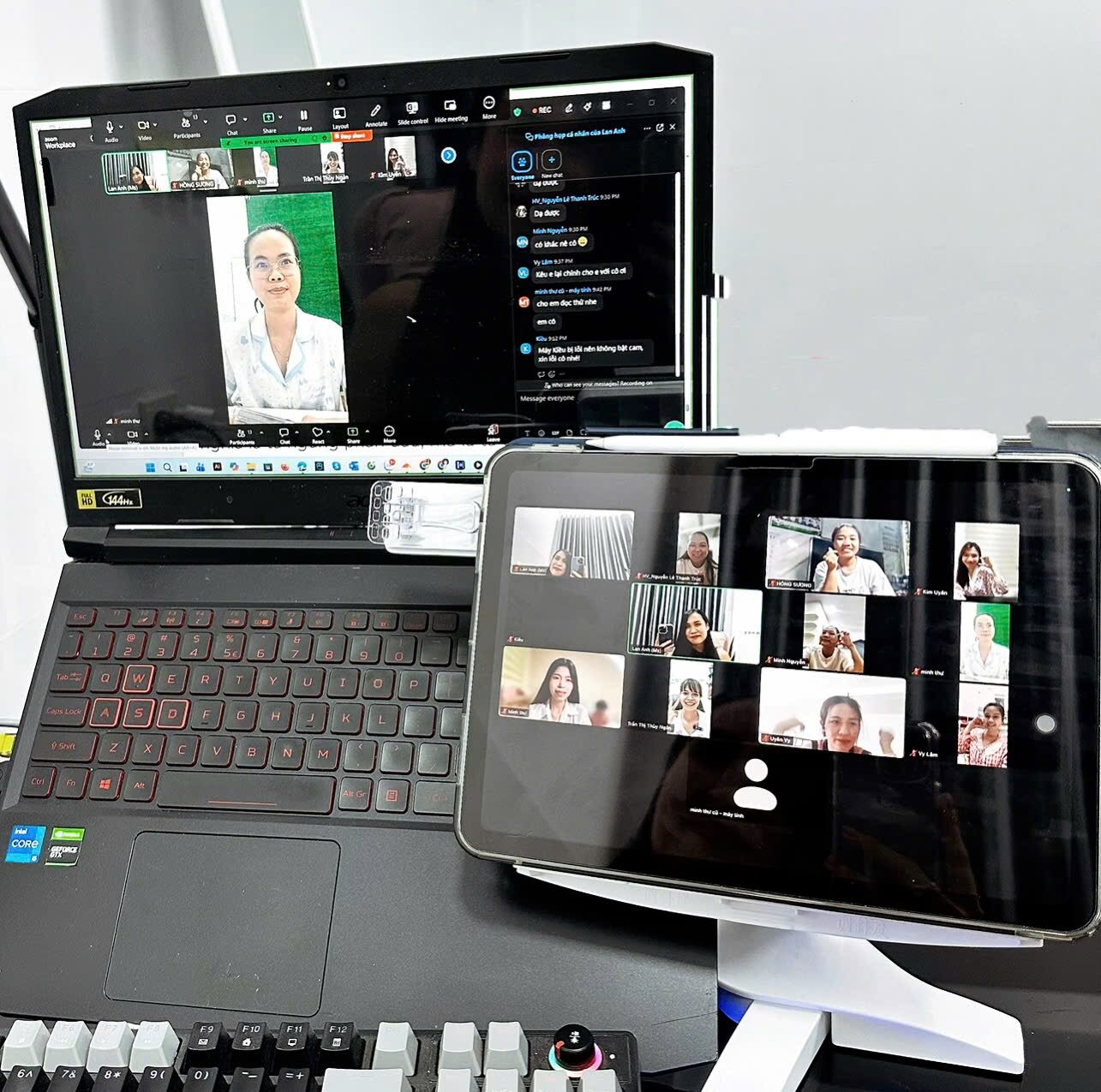 Lan Anh dạy trực tuyến qua Zoom cho học viên Voice Space